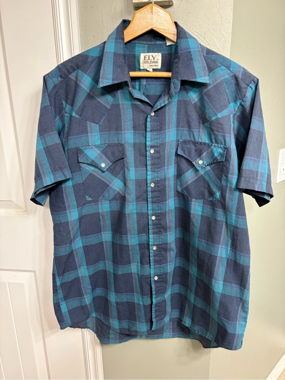 Ely Cattleman Pearl snap Teal and Navy Plaid Short-Sleeve Western Shirt